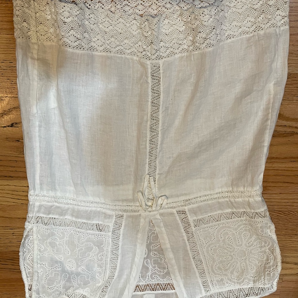 120% Lino White Sleeveless V neck Blouse